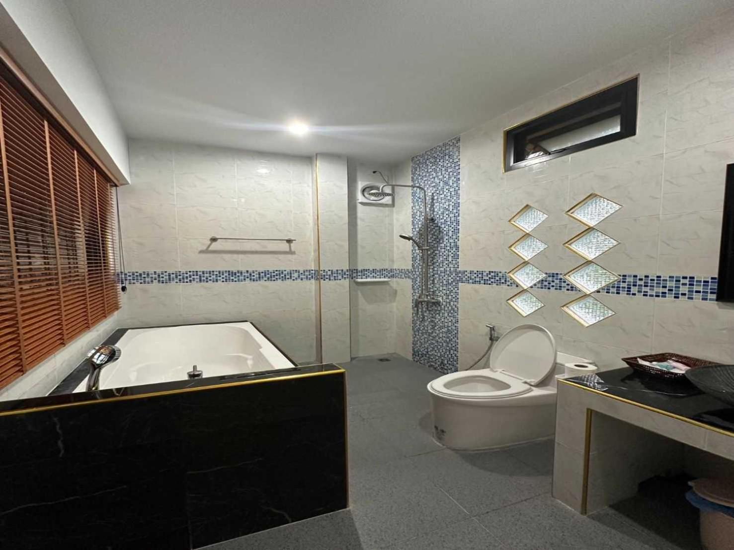 Capital O 75518 Baan Rose Resort Ao Luk Exterior foto